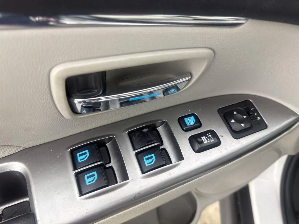 Used 2018 White Mitsubishi 2.0 ES image 17
