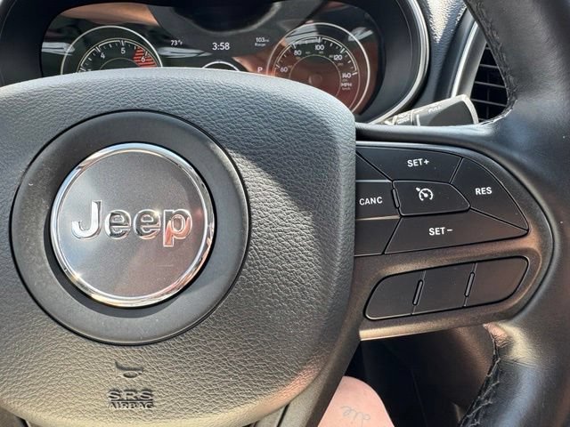 Used 2020 Silver Jeep Trailhawk 4x4 image 28