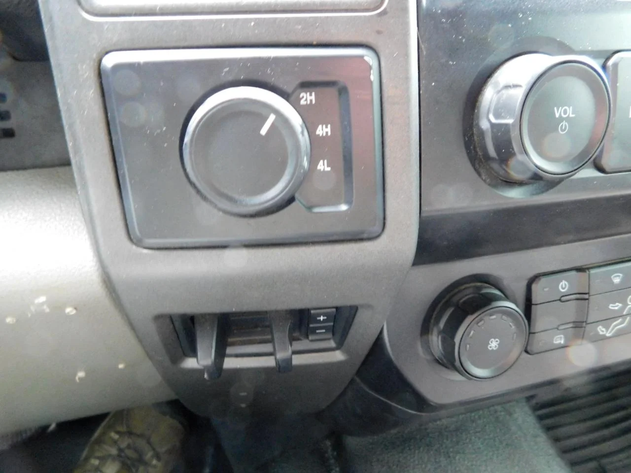 Used 2022 White Ford XL 4WD Crew Cab 179 in WB 60 in CA image 33