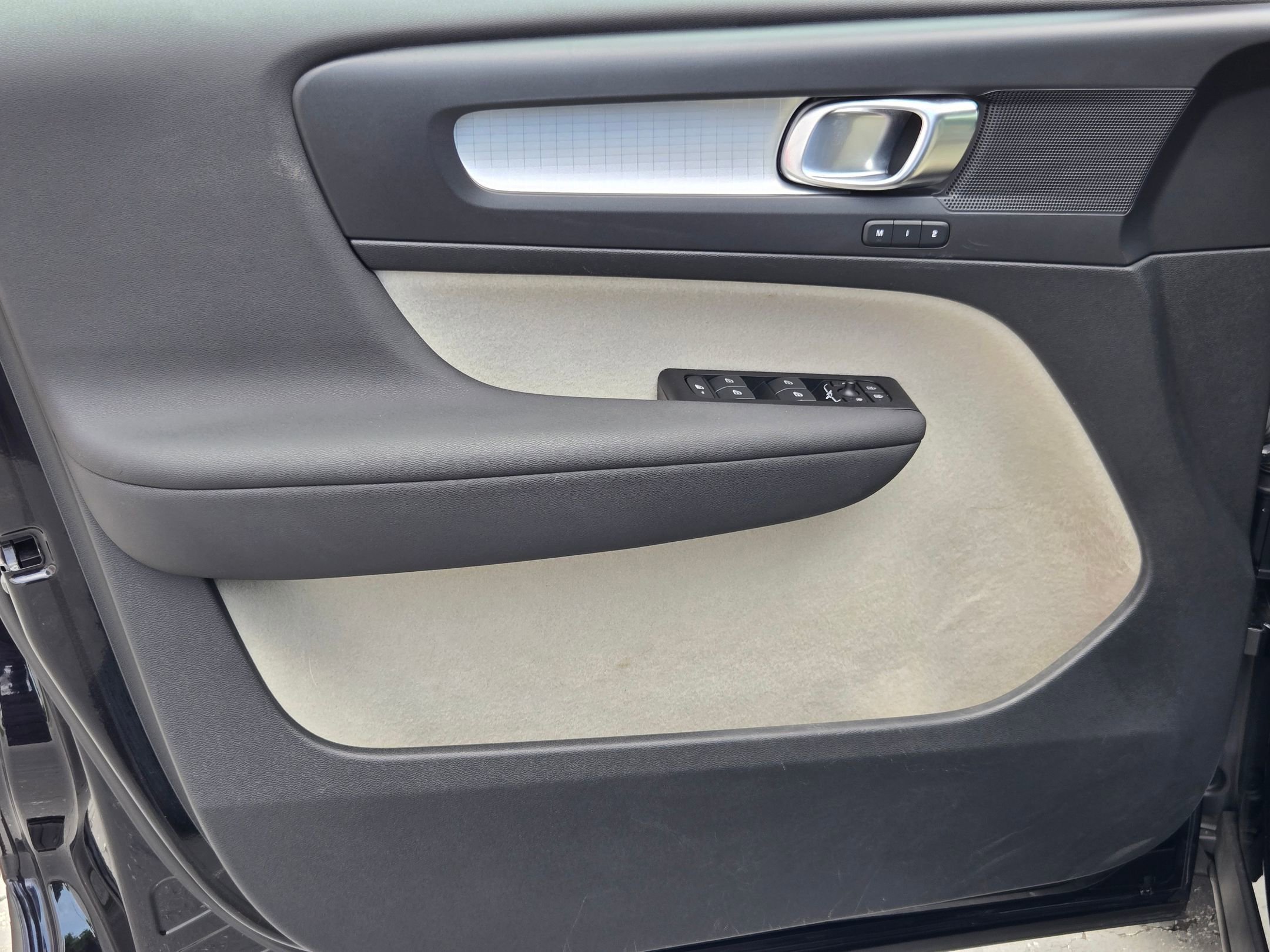 Used 2022 Denim Blue Metallic Volvo Momentum image 20