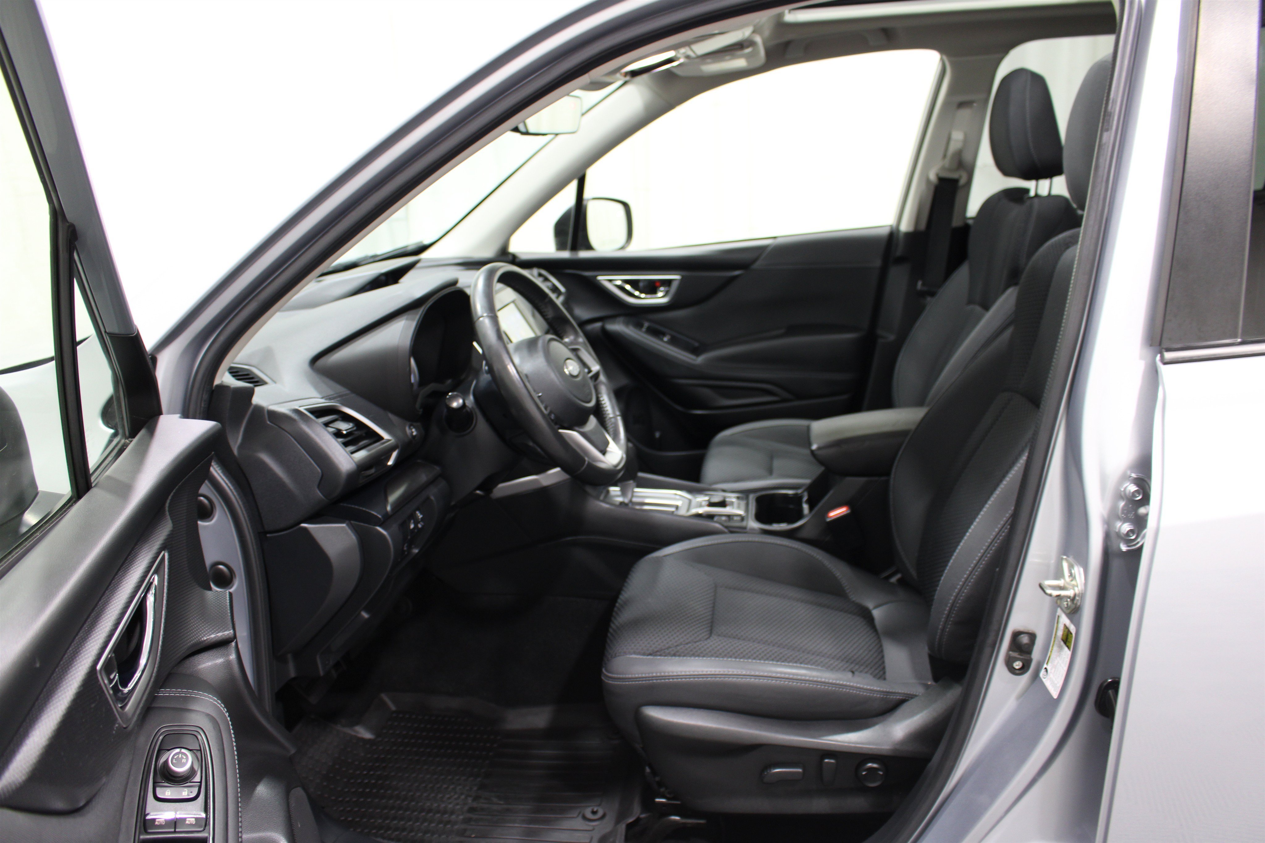 Used 2020 Ice Silver Metallic Subaru Premium image 3