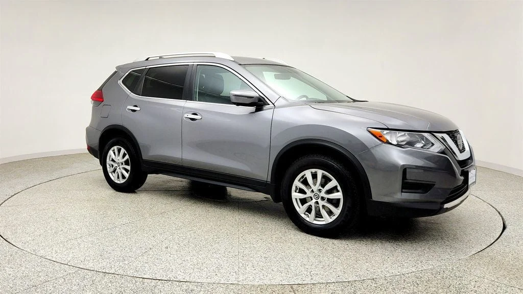 Used 2018 Gun Metallic Nissan AWD SV w/ Premium Package & Navigation image 3