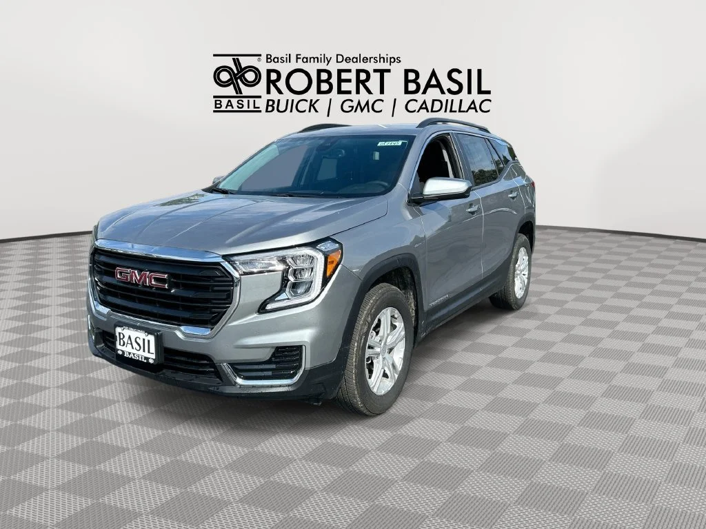 Used 2024 Sterling Metallic GMC SLE image 4