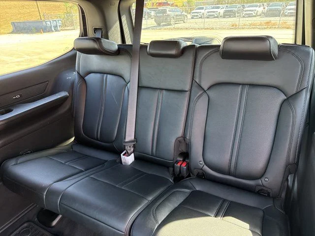 New 2026 Bright White Clear-Coat Exterior Paint Jeep Limited Altitude image 9