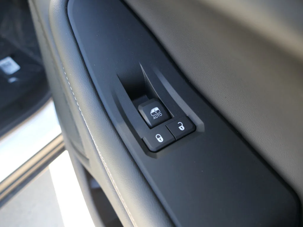 New 2027 White Jeep Laredo Altitude image 20