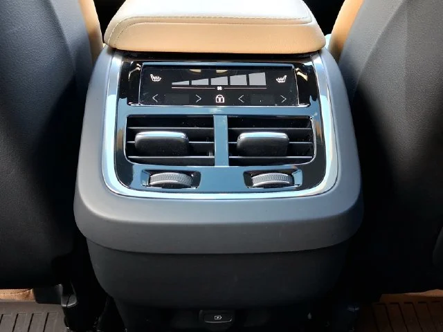 Used 2023 Blue Volvo B5 Ultimate Bright Theme image 25