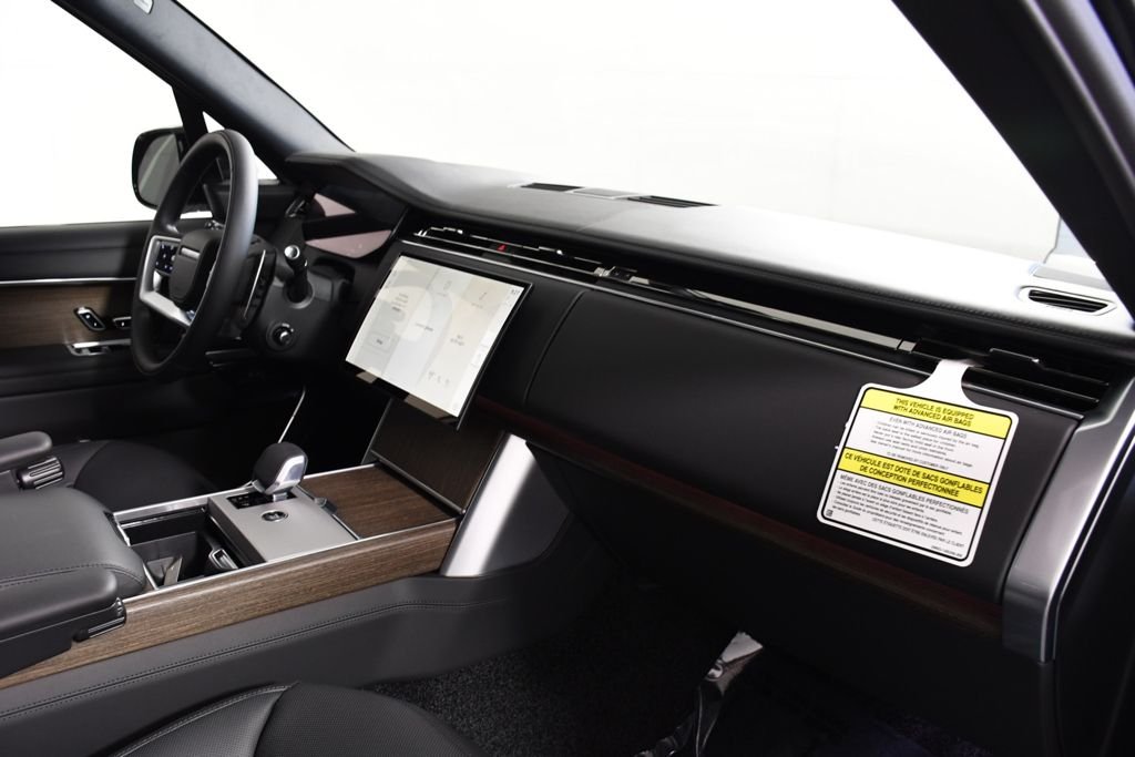 New 2026 Santorini Blk Land Rover SE image 18