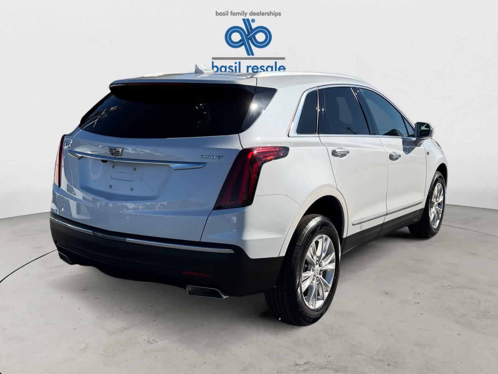 Used 2020 Crystal White Tricoat Cadillac Luxury FWD image 7