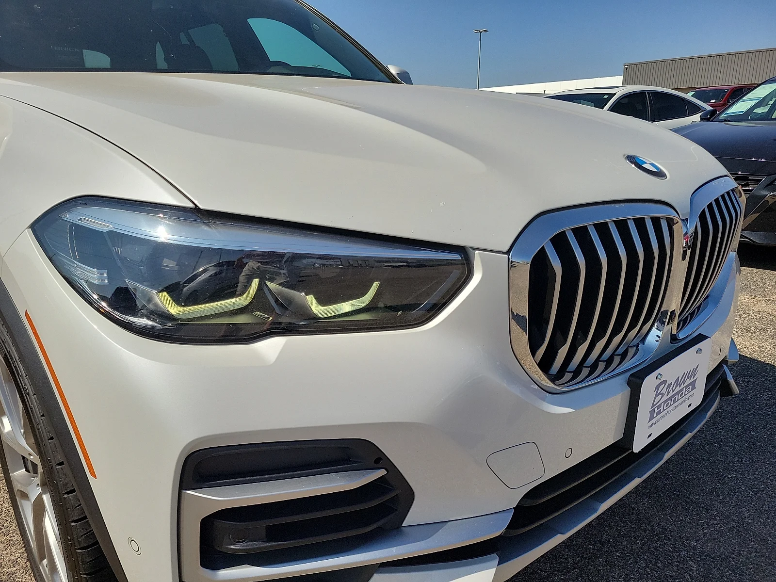 Used 2023 White Metallic BMW xDrive40i image 13