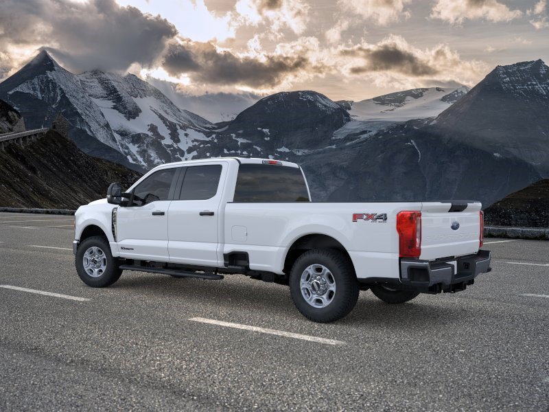 New 2026 Oxford White Ford XLT image 4