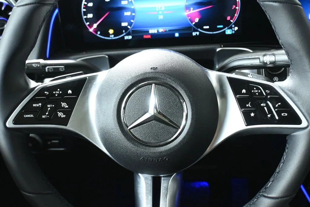 Used 2026 Gray Mercedes-Benz GLB 250 image 9