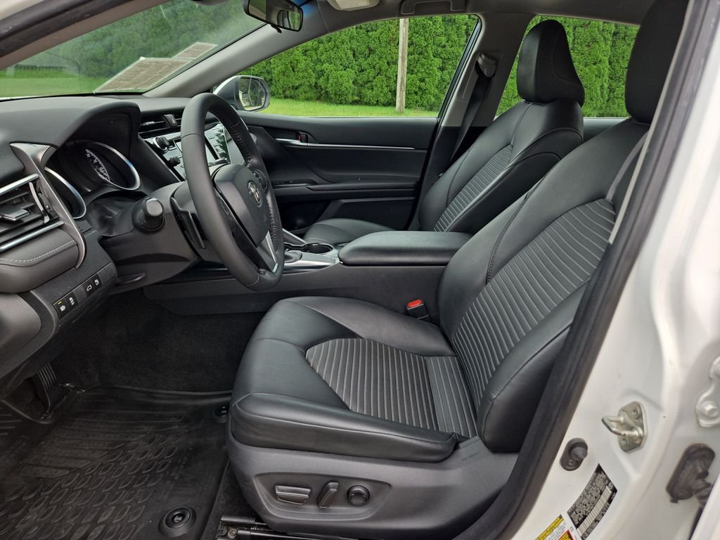 Used 2018 Super White Toyota SE image 12