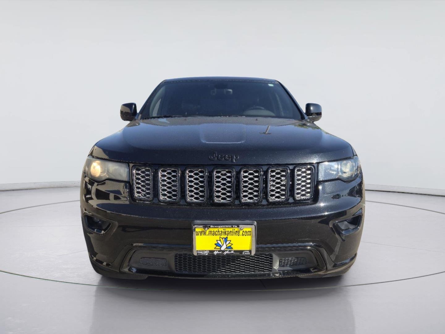 Used 2018 Diamond Black Crystal Pearlcoat Jeep Altitude image 8