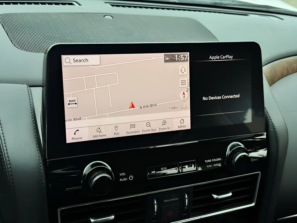 Used 2021 White Nissan SL image 11