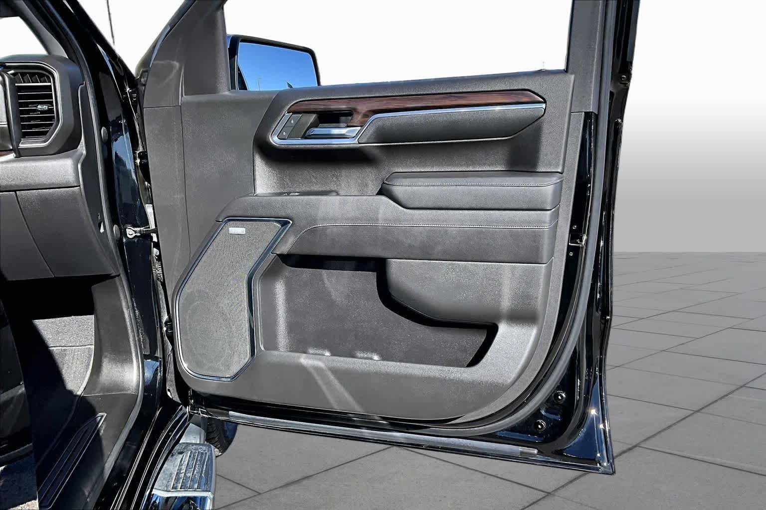 Used 2022 Onyx Black GMC SLT image 23