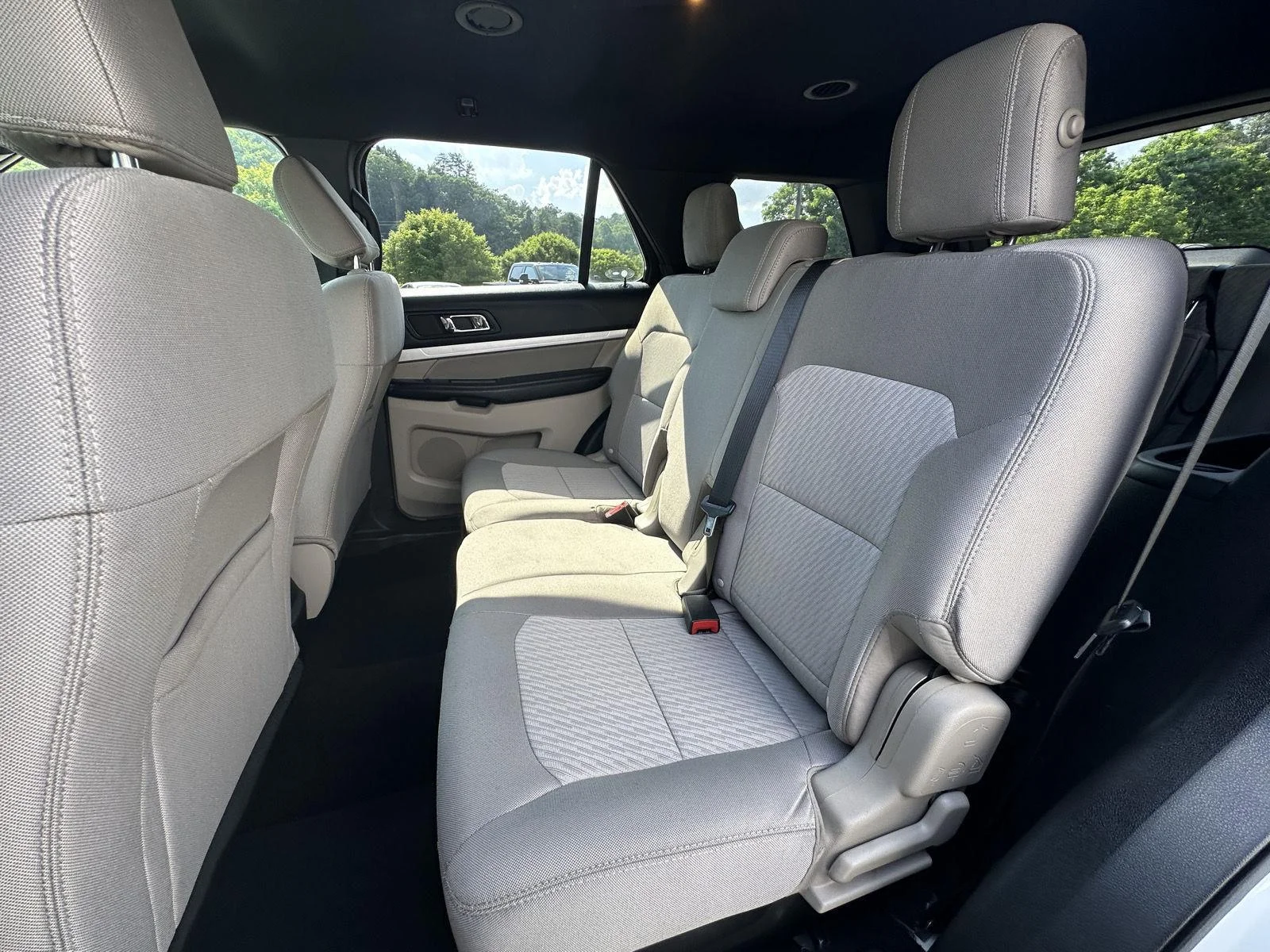 Used 2018 Oxford White Ford Base image 11