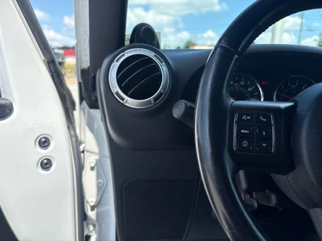 Used 2014 White Jeep Unlimited Sahara image 15