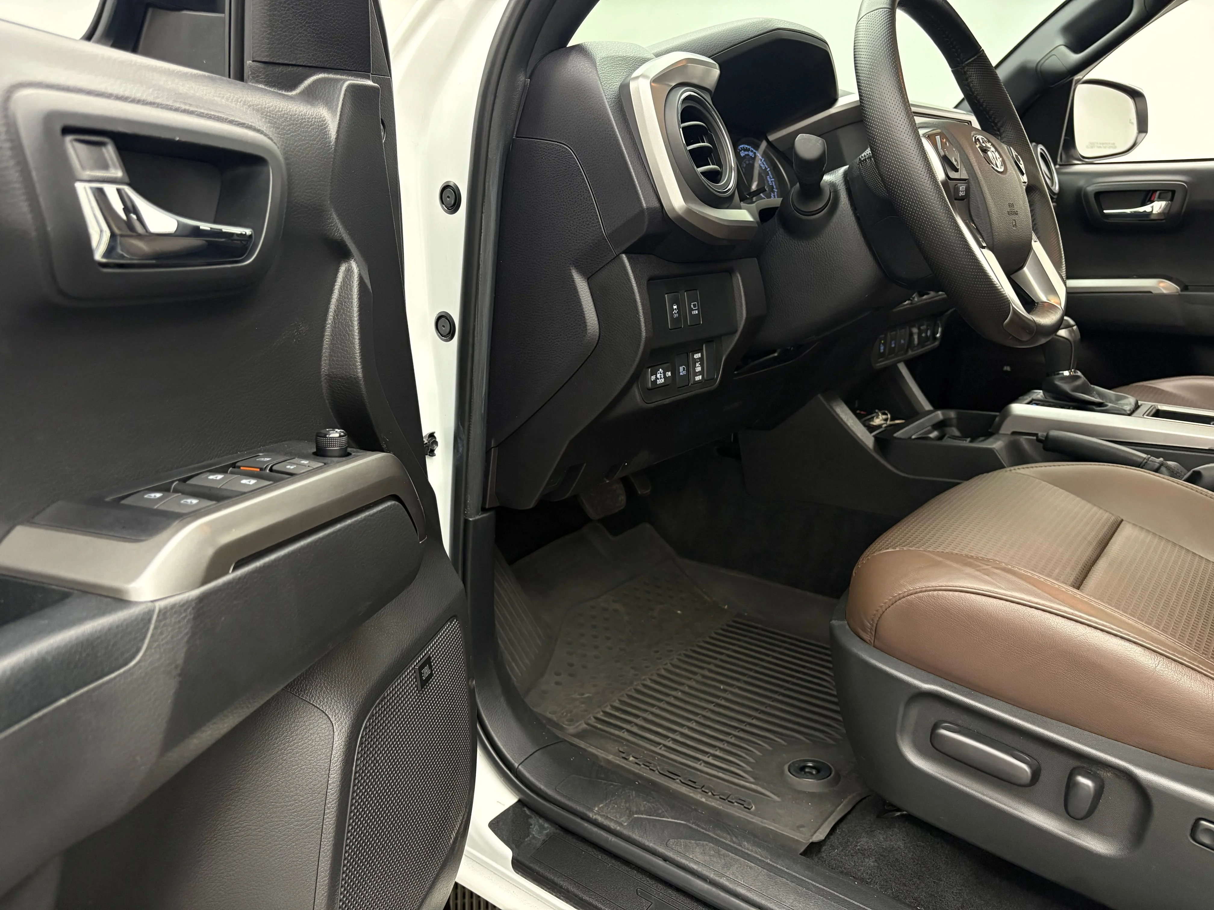 Used 2023 Ice Toyota Limited image 15