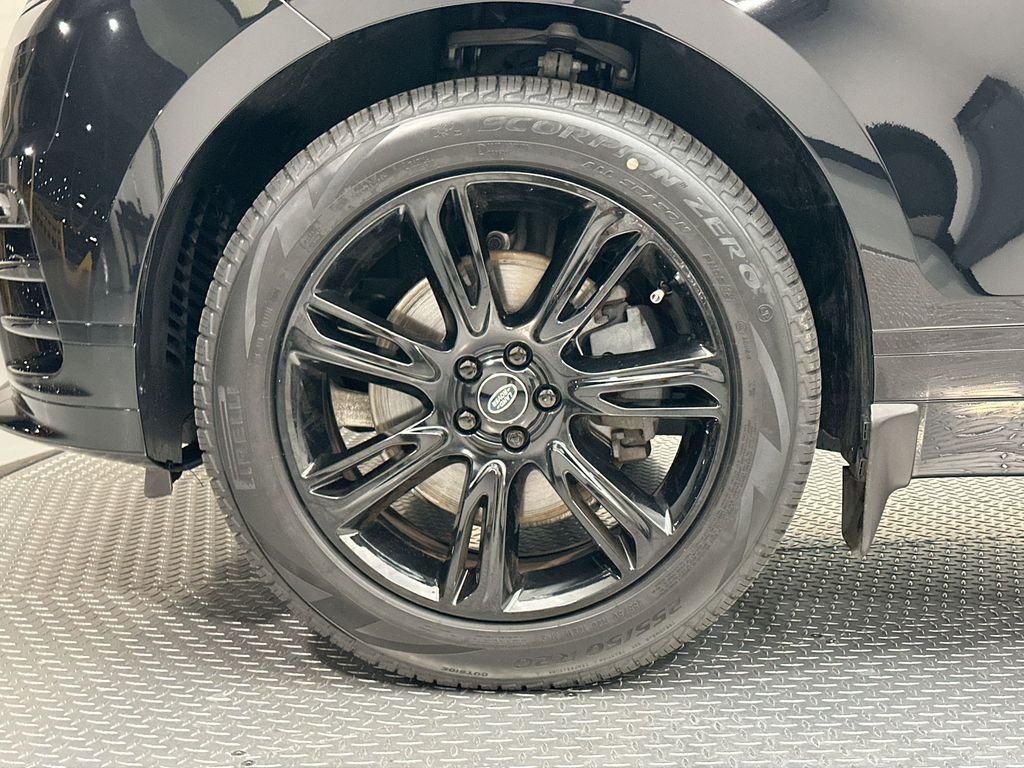 Certified Used 2023 Santorini Black Metallic Land Rover R-Dynamic S image 5