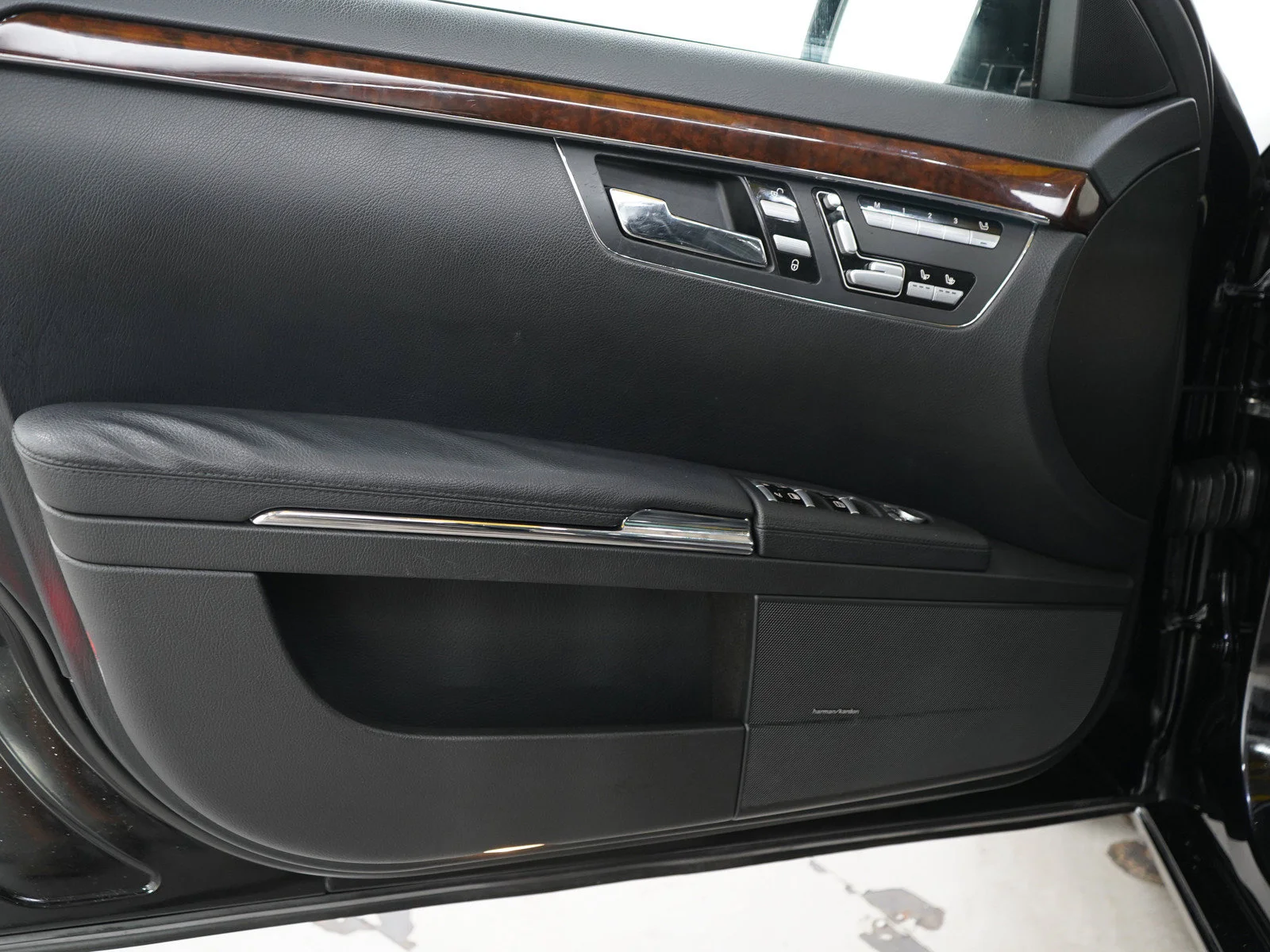 Used 2011 Black Mercedes-Benz 4D SEDAN S550 4MATIC® image 17