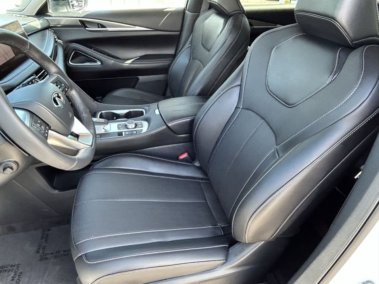 New 2027 RADIANT WHITE INFINITI LUXE image 28