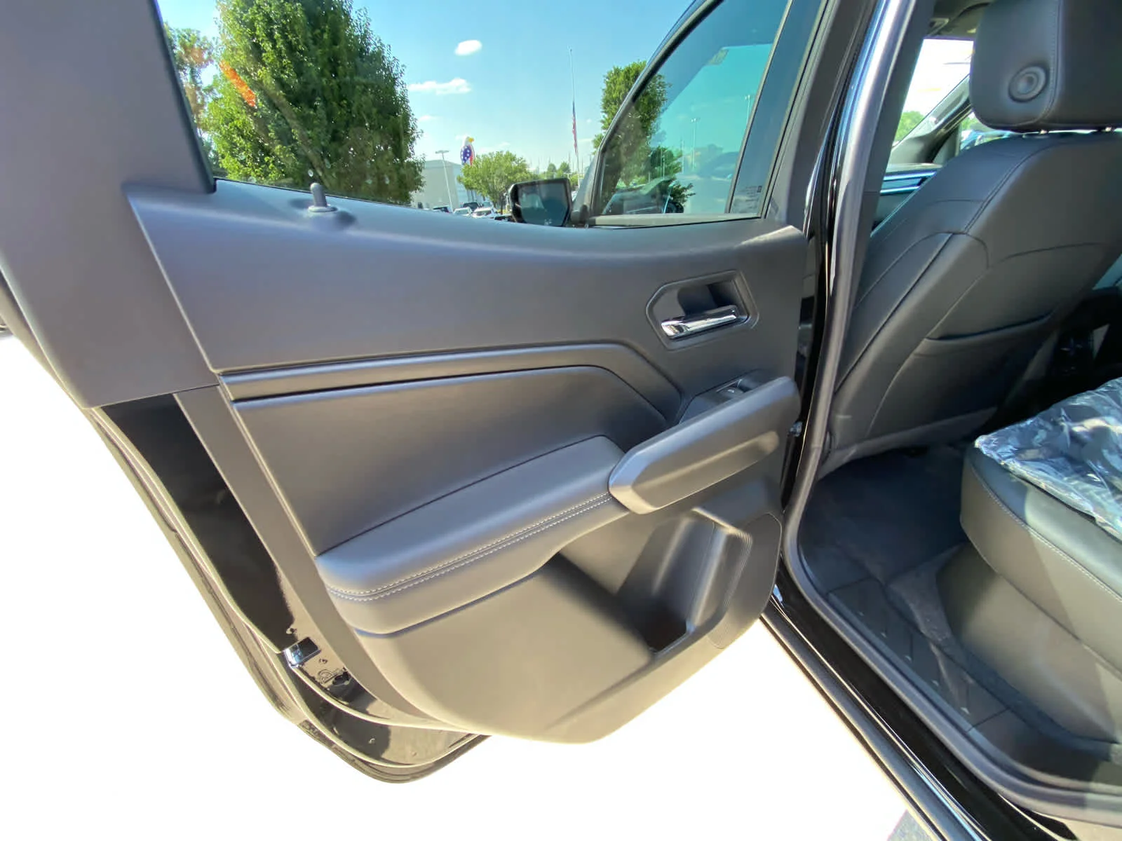 New 2026 Sterling Metallic GMC Elevation image 22
