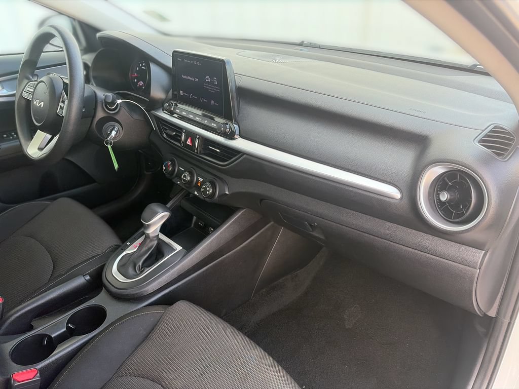 Used 2024 White Kia LXS image 29