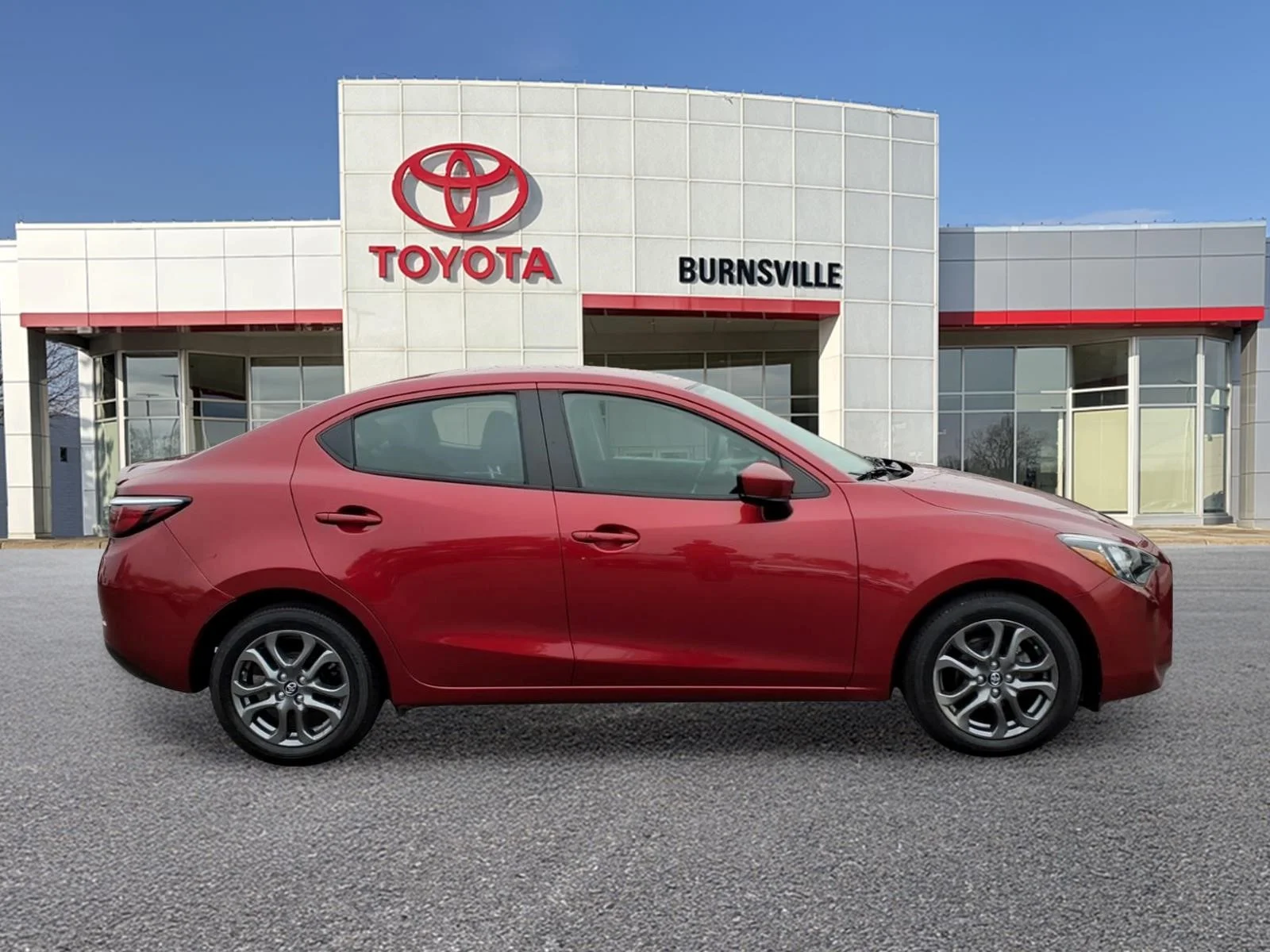Certified Used 2020  Toyota LE image 2