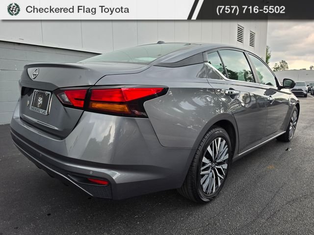 Used 2025 Gun Metallic Nissan 2.5 SV image 5