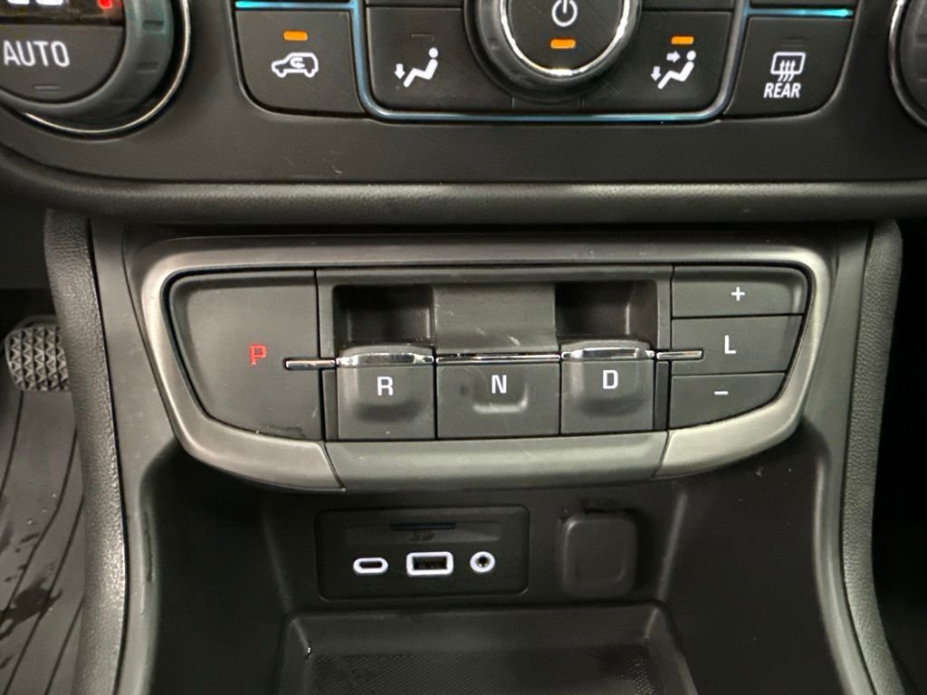 Used 2024 Red GMC AT4 image 34