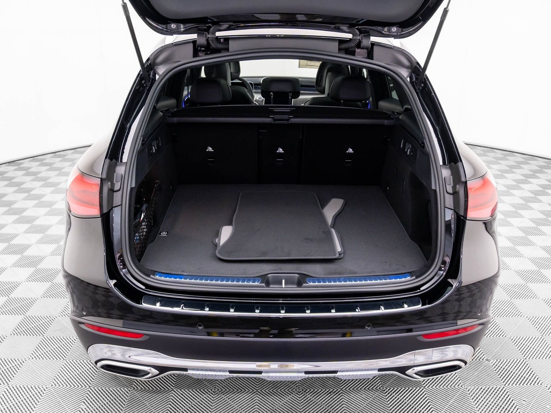 New 2026 Black Mercedes-Benz GLC 300 image 30