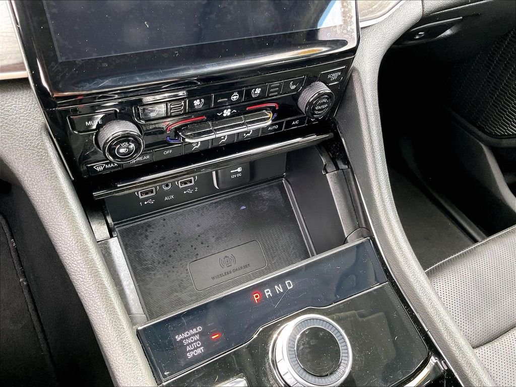 Used 2023 White/off-white Jeep Limited image 27