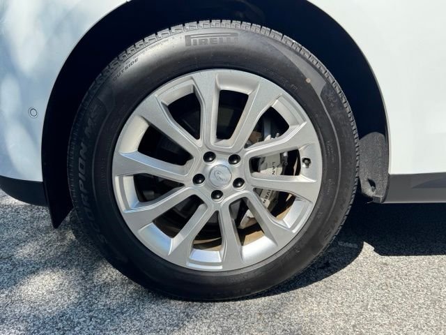 Certified Used 2025 Fuji White Land Rover S image 2