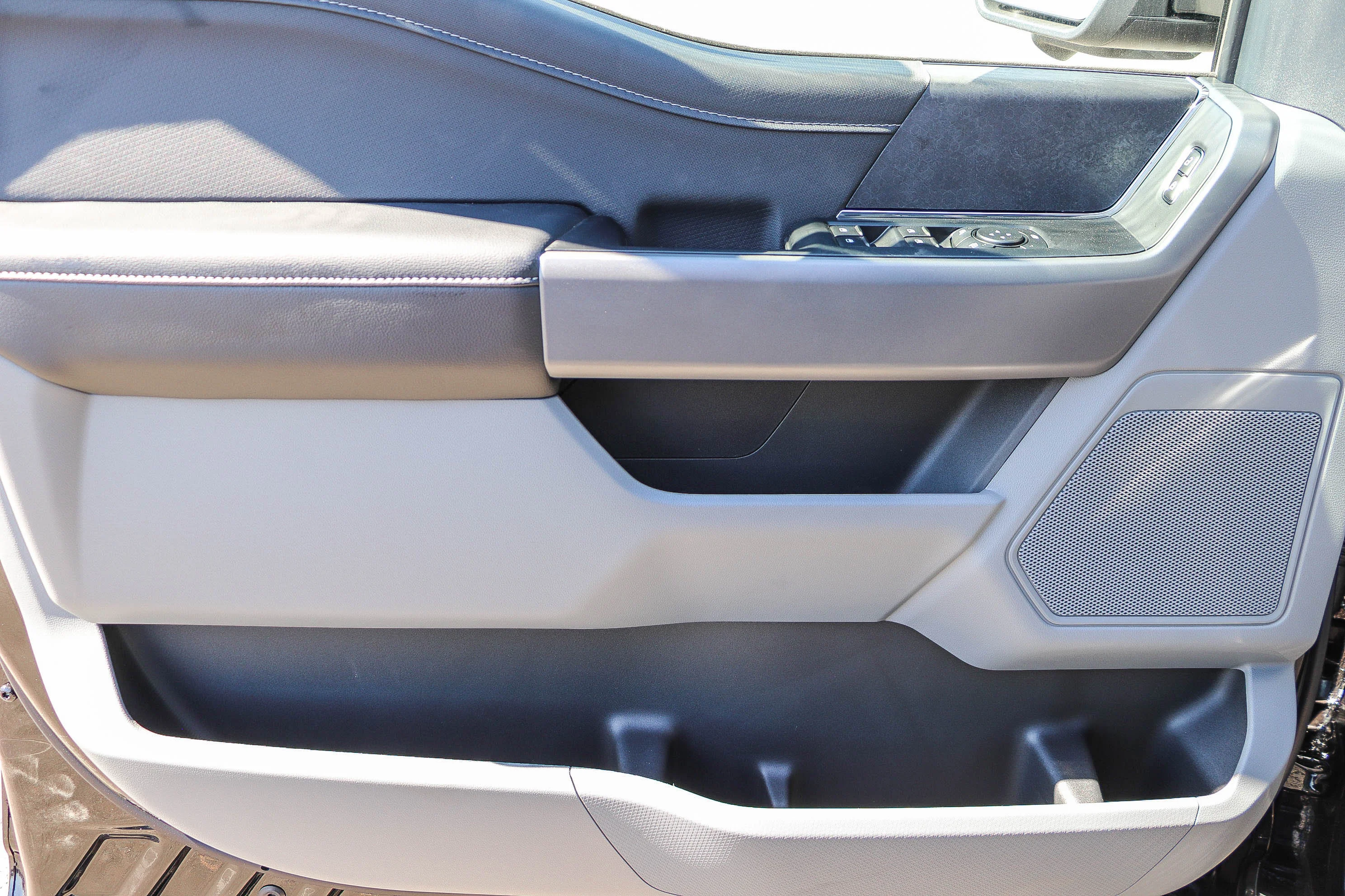 New 2026 Oxford White Ford XLT image 24