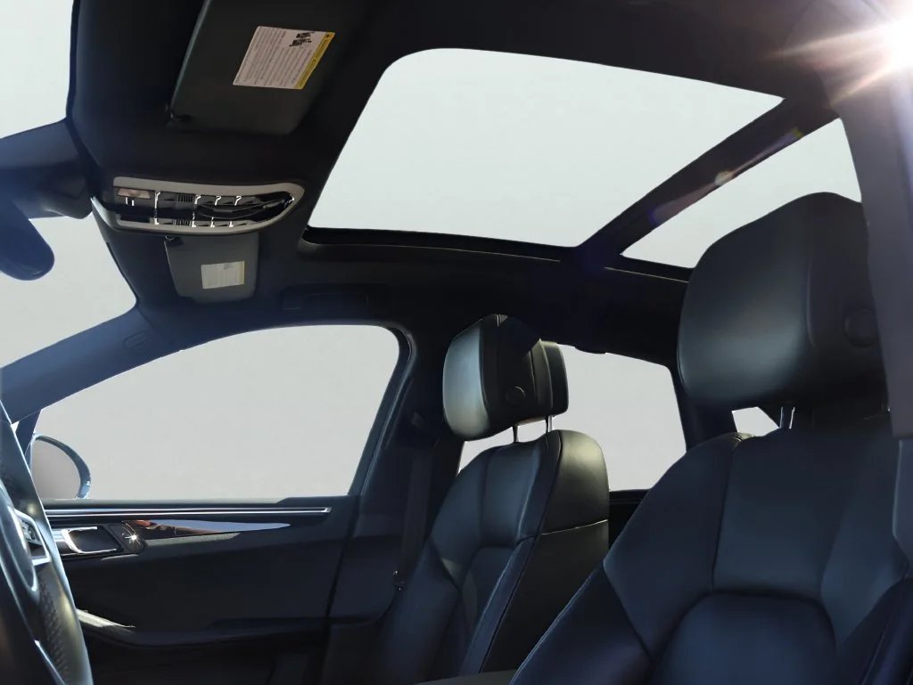 Used 2018  Porsche Base image 45