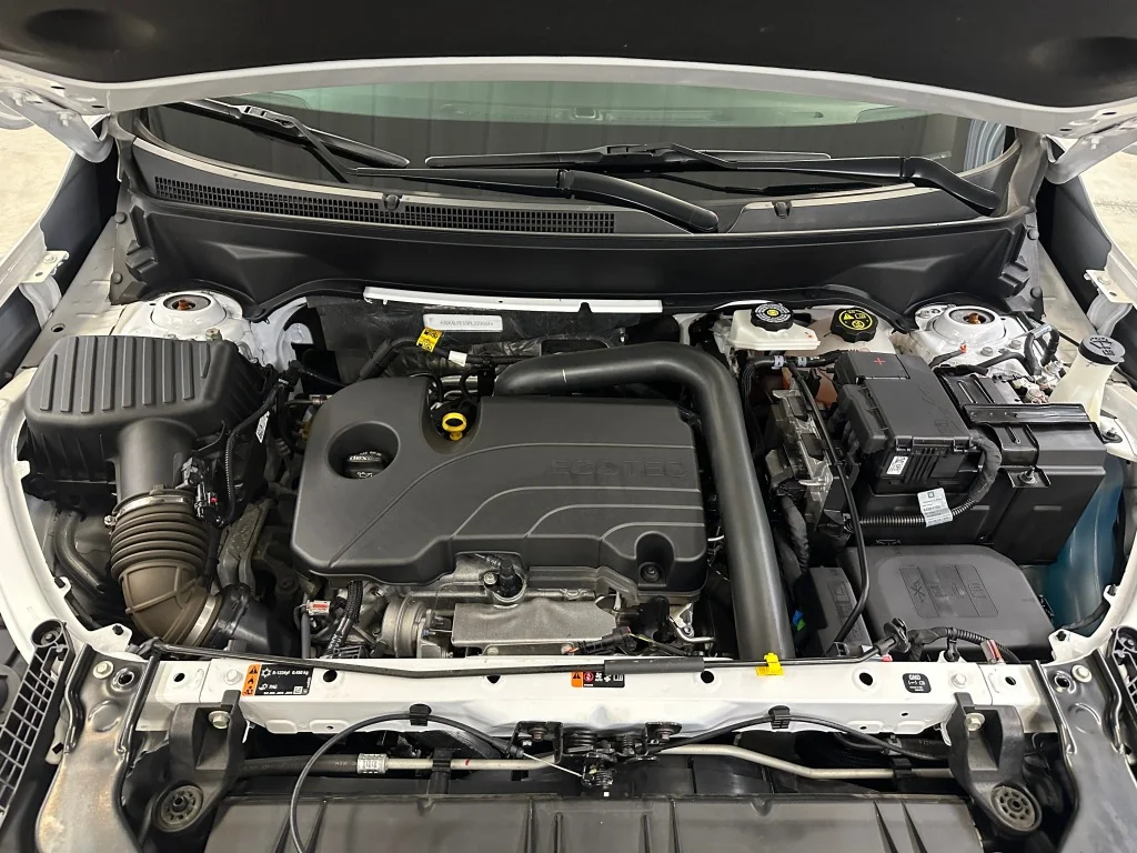 Used 2023 Summit White GMC SLT image 40