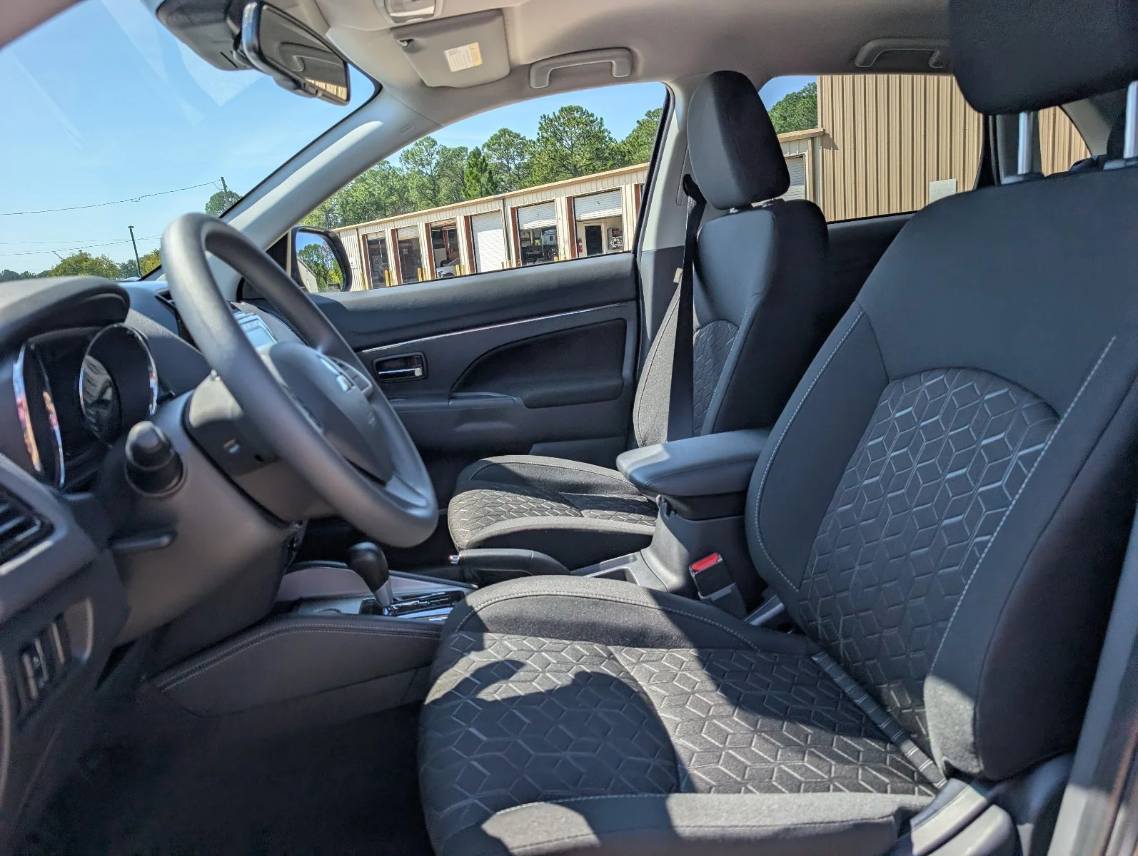 New 2027 Black Mitsubishi 2.0 ES 2WD image 13