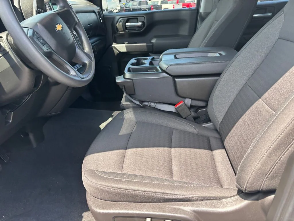 Used 2025 White Chevrolet Custom image 9