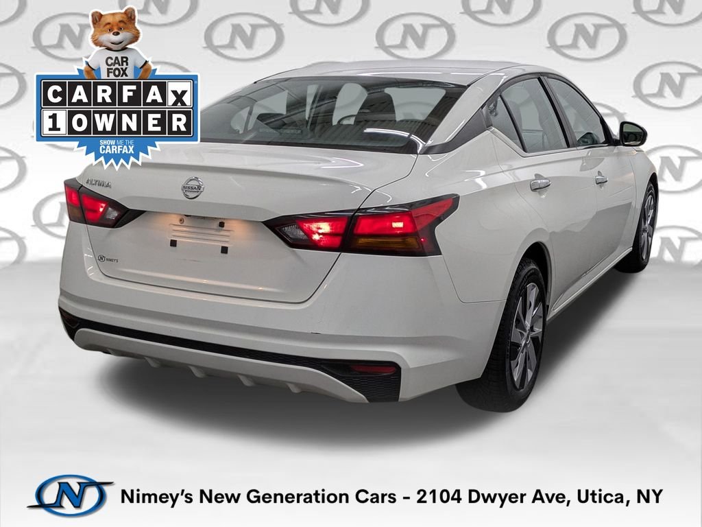 Used 2022 White Nissan 2.5 S image 2