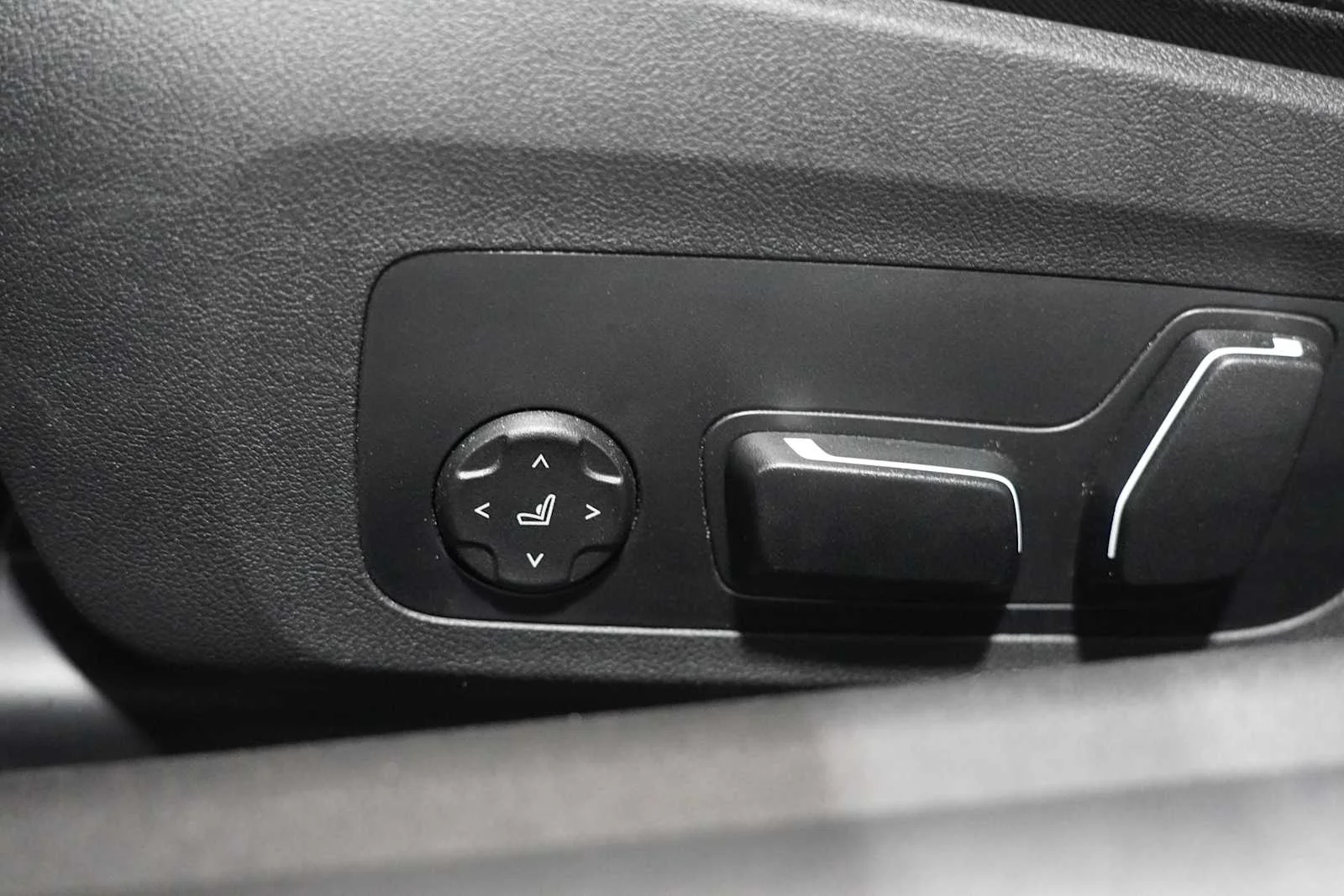 Used 2026 Black Sapphire Metallic BMW 430i image 13