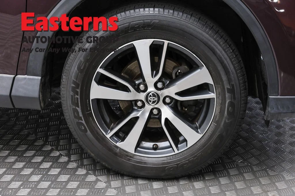 Used 2016 Black Toyota XLE image 32