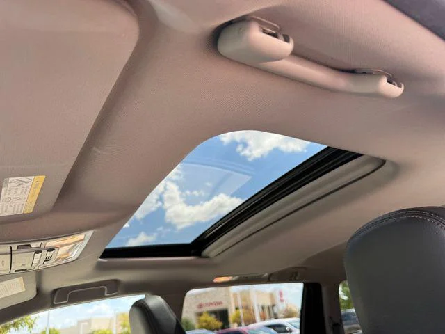 Certified Used 2018 BLIZZARD PEARL Toyota XLE image 30