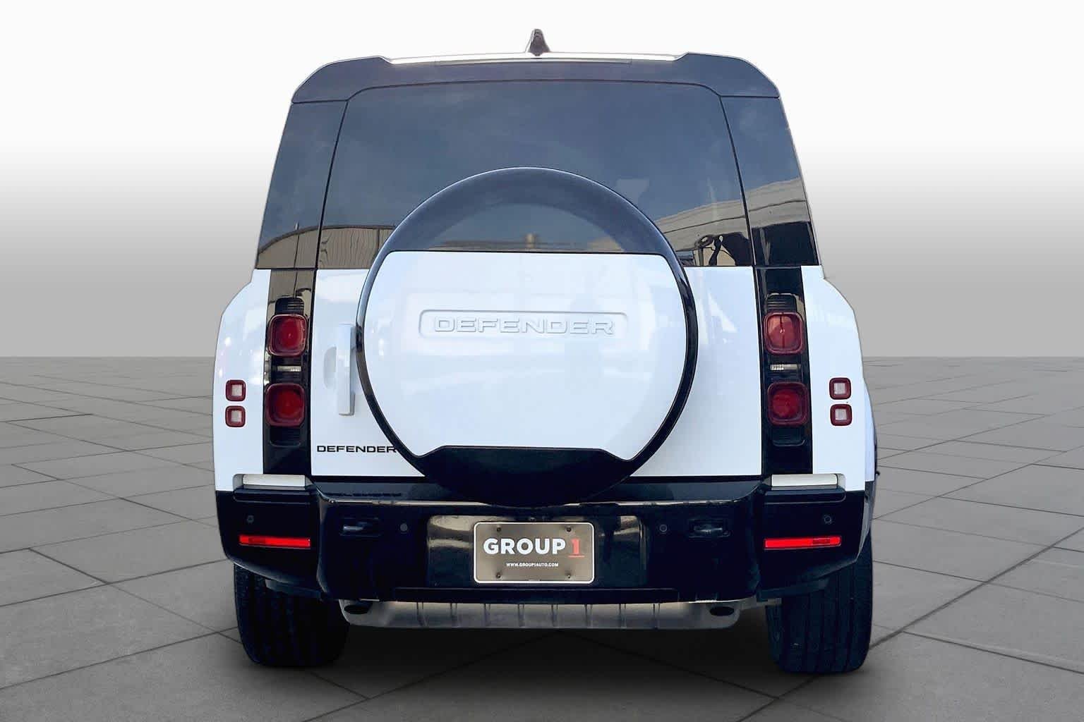Pre-Owned 2024 Land Rover Defender X-Dynamic SE