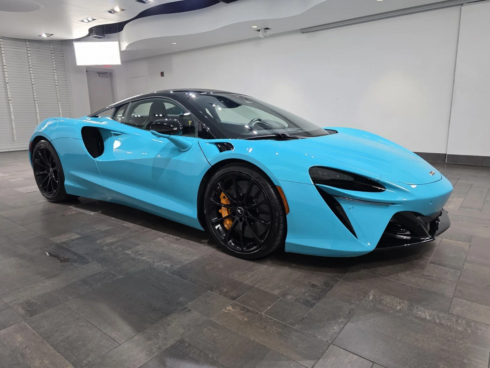 Used 2025 MSO Tokyo Cyan McLaren TechLux Coupe image 20