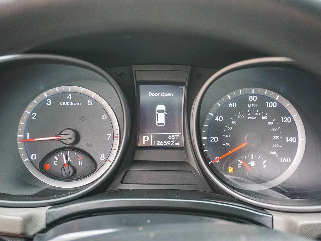 Used 2014 White Hyundai Base image 21