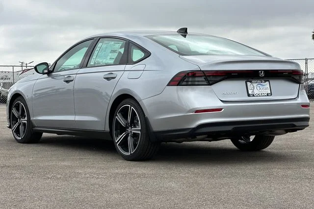 New 2026 Solar Silver Metallic Honda SE image 6