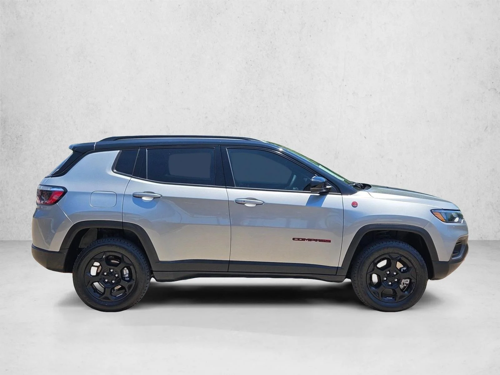 Used 2023 Billet Silver Metallic Clearcoat Jeep Trailhawk image 4