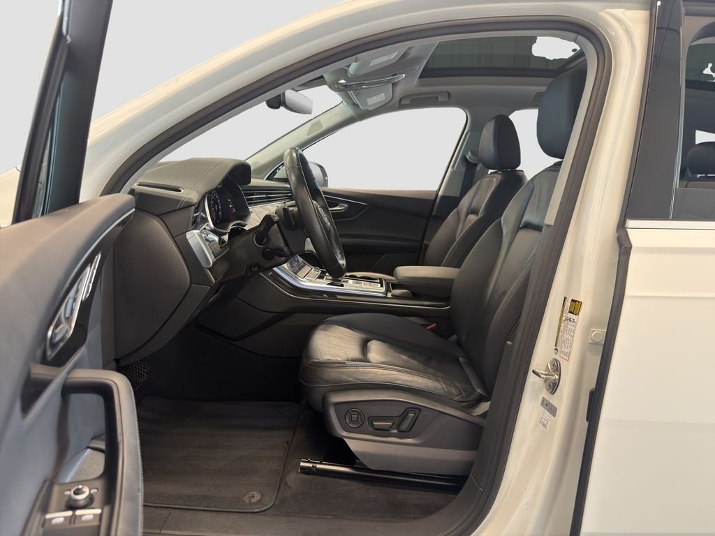 Used 2023  Audi 55 Premium Plus image 13