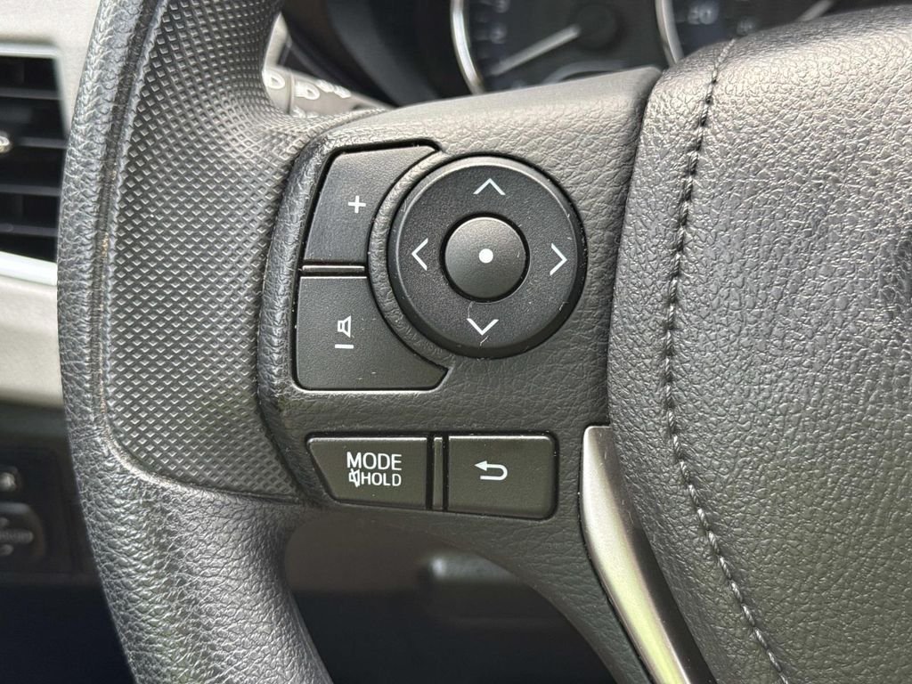 Used 2014 Red Toyota LE image 40