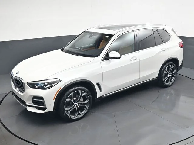 Used 2023 White BMW sDrive40i image 35
